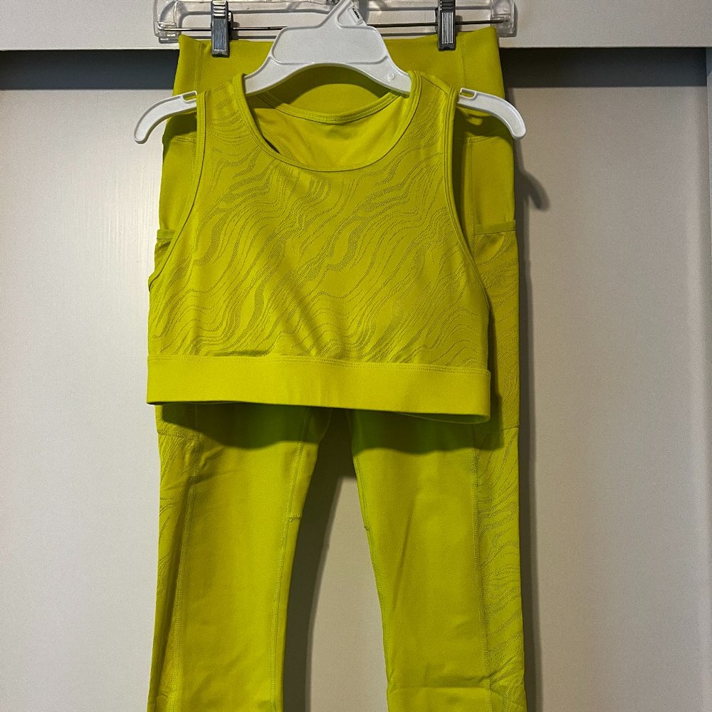 Fabletics small Liza Koshy high-impact sports bra & Powerhold 7/8 legging